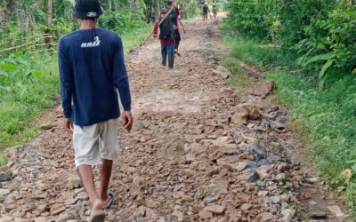 Mudahkan Transportasi Warganya, Kades Cimoyan Bangunkan Jalan Usaha Tani Gunakan Dana Desa Tahap I 2024