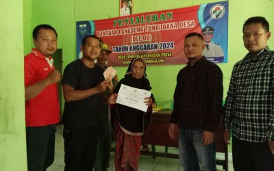 Disaksikan Muspika Kecamatan Kades Cimoyan Salurkan BLT-DD Tahap I 2024, Warga: Terimakasih Pak Kades!