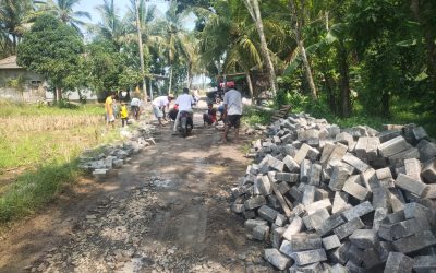 Dana Desa Tahap I 2024 Dibangunkan Paving Blok, Kades Idaman Ilman: Jalan Poros Ini Kami Bangun Agar Masyarakat Desa Mudah Mengakses Berbagai Layanan