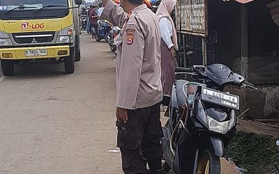 Kapolsek Bojong Polres Pandeglang Berikan Pelayanan Strong Point Pagi Hari Di Jalan Raya Saketi – Munjul