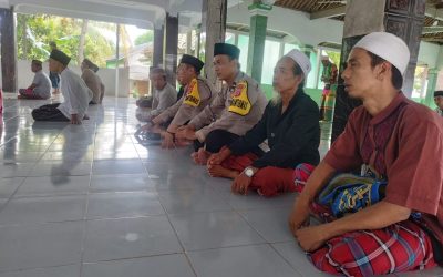 Personil Polsek Balaraja Laksanakan Ibadah Jumat Keliling Dan Rukun Ulama-Umaro Di Masjid Al-Husna Desa Kaliasin Sukamulya Kabupaten Tangerang