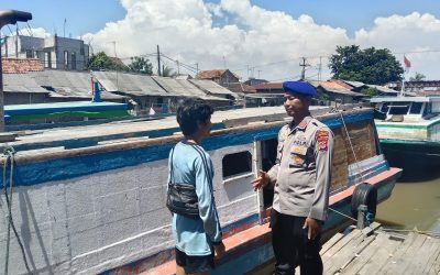 Patroli Di Dermaga Pelabuhan Tradisional Oleh Personel Sat Polairud Polresta Tangerang Polda Banten 