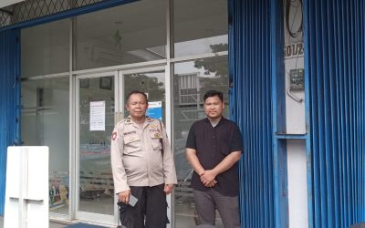 Anggota Polsek Panongan Polresta Tangerang Iptu Ngadiyo Melaksanakan Silaturahmi Menyambangi Masyarakat Sekaligus Rutin Kegiatan Patroli Presisi   