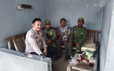 Personel Polsek Rajeg Polresta Tangerang Bripka Yeni Kurniawan Menyambangi Warga