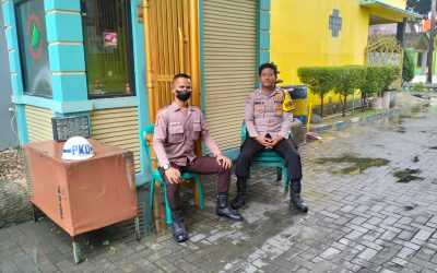 Sambangi Security Perumahan, Bhabinkamtibmas Pasar kemis Polresta Tangerang Sampaikan Pesan Kamtibmas