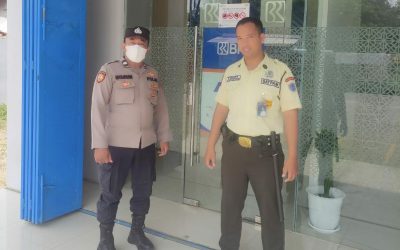 Polres Karawang Anggota Polsek Pakisjaya Lakukan Patroli Antisipasi 3C Di Bank BRI Unit Pakisjaya 