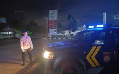 Berlangsung Di Depan SPBU Munjul, Dua Personel Polsek Tegalwaru Patroli Malam Dan Monitoring