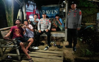 Anggota Polsek Lebakgedong Polres Lebak Laksanakan Patroli Berikan Himabuan Kamtibmas Kepada Remaja