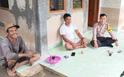 Jalin Silaturahmi, Bhabinkamtibmas Polsek Curugbitung Polres Lebak Laksanakan Sambang Ke Desa Curugbitung