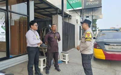 Cegah Aksi Kejahatan Patroli Polsek Kotabaru Lakukan Patroli Dialogis di Pusat Penjualan Hand Phone