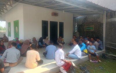 Kapolsek Batujaya Gelar kegiatan Jumat Curhat Masyarakat Desa Batujaya di Mushola Al-Ikhlas Batujaya