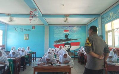 Cegah Kenakalan Remaja, Bhabinkamtibmas Polsek Rawamerta Lakukan Sosialisasi Ke Sekolah