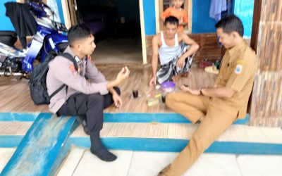 Bhabinkamtibmas Polsek Cijaku Polres Lebak Kunjungi Rumah Warga