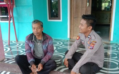 Anggota Polsek Banjarsari Briptu Tb Rahmat Melaksanakan Giat Sambang Ke Desa Kumpay Kecamatan Banjarsari Kabupaten Lebak