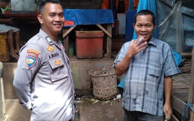 Bhabinkamtibmas Polsek Gunungkencana Polres Lebak Sambangi Warga Desa Gunungkencana