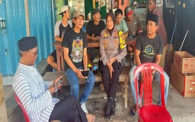 Giat Jumat Curhat Kapolsek Lemahabang Di Pasar Tradisional