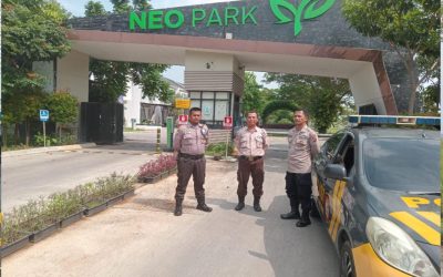 Polsek Polsek Telukjambe Timur Sambangi Mitra Keamanan Perum Cluster Neo Park