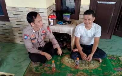 Bhabinkamtibmas Polsek Bojongmanik Polres Lebak Sambangi Warga Di Desa Binaan