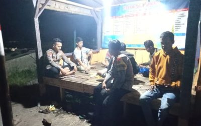 Beri Motivasi Kepada Warga, Anggota Polsek Malingping Polres Lebak Patroli Sambangi Pos Kamling