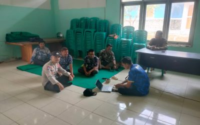 Bhabinkamtibmas Polsek Lebakgedong Polres Lebak Sapa Warganya, di Desa Banjaririgasi Kec. Lebakgedong 