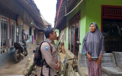 BHABINKAMTIBMAS POLSEK CIJAKU POLRES LEBAK BERIKAN PESAN KAMTIBMAS KEPADA WARGA DESA