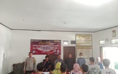 Bhabinkamtibmas Polsek Cijaku Polres Lebak Hadiri Undangan Rapat DPHP Desa Cipalabuh