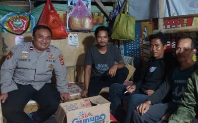 Dengan Cara Humanis Anggota Polsek Cibadak Polres Lebak Laksanakan Patroli dan Sambang terhadap masyarakat Untuk Menjaga Situasi Tetap Kondusif