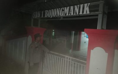 Polsek Bojongmanik Polres Lebak Patroli Sekitar Gedung Sekolah Antisipasi Aksi Pencurian