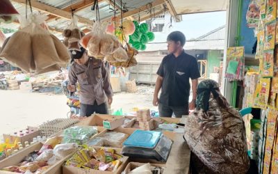 Bhabinkamtibmas Polsek Banjarsari Polres Lebak Silaturahmi Kepada Masyarakat Pedagang Sembako Pasar Sindang