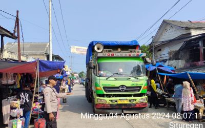 Personil Polsek Panggarangan Polres Lebak Giat Sambang Kamtibmas Di Pasar Cisiih 