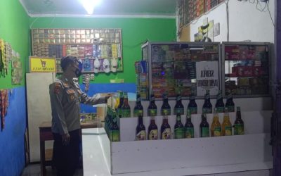 Aipda Lukman Bersama Bripka Ilham Gumelar Laksanakan Giat Patroli Prekat Dengan Sasaran Miras dan Oplosan