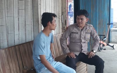 Kanit Bimas Banjarsari Polres Lebak Melaksanakan Giat Sambang dengan Masyarakat desa Cibaturkeusik kecamatan Banjarsari