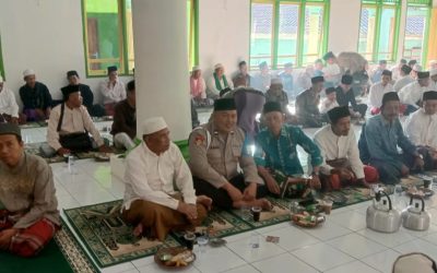 Sinergitas Ulama-Umaro, Personil Polsek Cijaku Polres Lebak Hadiri Pengajian Mingguan Tingkat Desa Cijaku