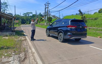 Polsek Bojong Polres Pandeglang Berikan Pelayanan Strong Point pada Jam Pulang Sekolah Di Jalur Saketi-Malimping