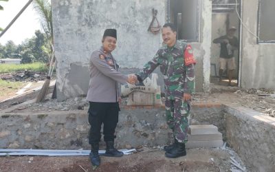 Kapolsek Leuwidamar Salurkan Bantuan dari Polres Lebak untuk Koramil 0306 Leuwidamar. 