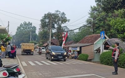 Polsek Bojong Polres Pandeglang Gelar Rutinitas Strong Point di Persimpangan Pasar Bojong untuk Ciptakan Kamseltibcar Lantas