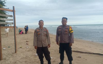 KA SPK Polsek Panggarangan Polres Lebak patroli  ke Wisata Pantai Kalapa Warna