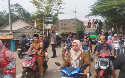 Polsek Bojong Polres Pandeglang Berikan Pelayanan Prima dengan Pengaturan Arus Lalu Lintas Di Persimpangan Pasar Bojong