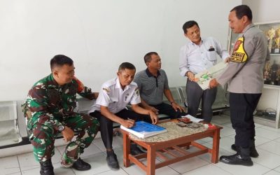 Perkuat Sinergitas, Personel TNI-Polri Sambangi Perangkat Desa Sirnabaya