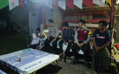 Patroli Polsek Kotabaru Sambangi Pos Ronda Berikan Pesan Kamtibmas Pilkada Aman