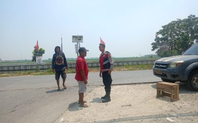 Anggota Polsek Batujaya melaksanakan Giat Cipta Kondisi KRYD di Pertigaan Jalan Baru dengan sasaran Premanisme dan Parkir liar