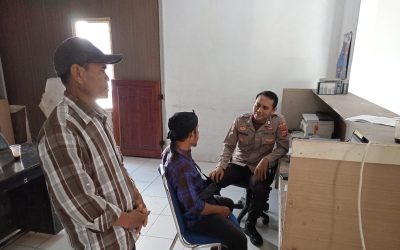 Bhabinkamtibmas Polsek Tirtajaya Sambangi Masyarakat Binaannya guna menyampaikan himbauan Kamtibmas