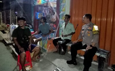 Bhabinkamtibmas Ngawangkong Bareng Masyarakat di Desa Purwadana