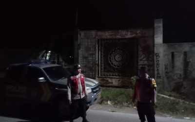 Unit Sabhara Polsek Batujaya Cegah GU Kamtibmas di Wilayah Batujaya melalui Patroli Prekat di Jalan Sepi