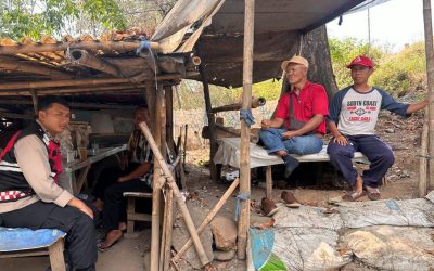 Momen Polisi di Telukjambe Barat Sambangi Komunitas Opang Badami