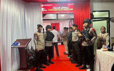 Kasat Samapta Polres Pandeglang Polda Banten Pengamanan Pengundian Nomor Urut Cabup Dan Cawabup Di KPU Pandeglang