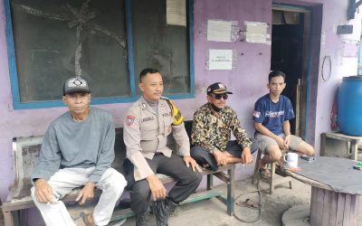 Anggota Bhabinkamtibmas Polsek Pasar Kemis Polresta Tangerang Bripka Landung Setyawan Sambang Warga Dalam Rangka Preemtif Dan Preventif