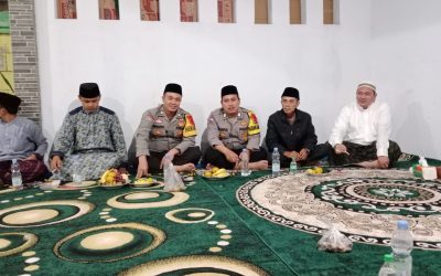 Anggota Polsek Pasar Kemis Polresta Tangerang Bhabinkamtibmas Desa Wanakerta, Hadiri Maulid Nabi Muhammad SAW 1446 H, Di Wilayah Desa Binaannya