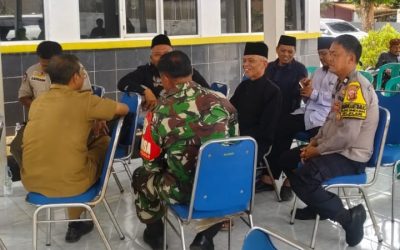 Ciptakan Pilkada Aman dan Sejuk, Bhabinkamtibmas Polsek Klari Lakukan Cooling System Ke Warga Belendung