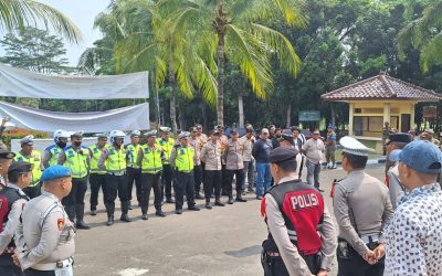 Anggota Sat Reskrim Polresta Tangerang Polda Banten Turut Serta dalam Apel Pengamanan Aksi Unjuk Rasa GMNI Di Kantor Bupati Tangerang